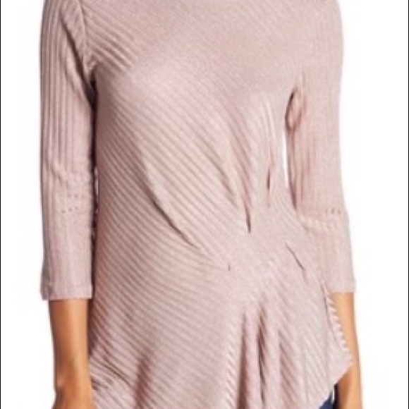 NWT Vince Camuto Rose Taupe Asymmetrical Top - Picture 2 of 7